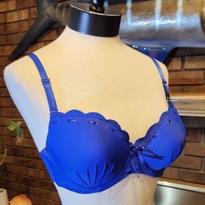NWT Purplish Blue Push Up Bra Size UK 38 Scalloped Edges On Cup Adjustable Strap